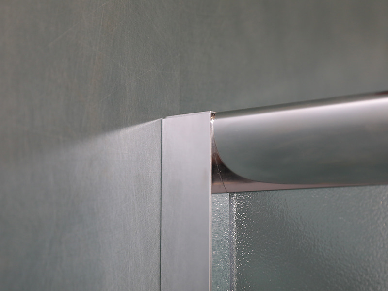 RE csúszó zuhanykabin, matt edzett üveg, króm alumínium profil, dupla lyukú fogantyú, tálcával RE csúszó zuhanykabin, matt edzett üveg, króm alumínium profil, dupla lyukú fogantyú, tálcával