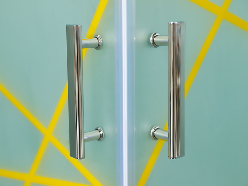 RE csúszó zuhanykabin, matt edzett üveg nyomtatással, arany alumínium profil, dupla lyukú fogantyú, tálcával RE csúszó zuhanykabin, matt edzett üveg nyomtatással, arany alumínium profil, dupla lyukú fogantyú, tálcával