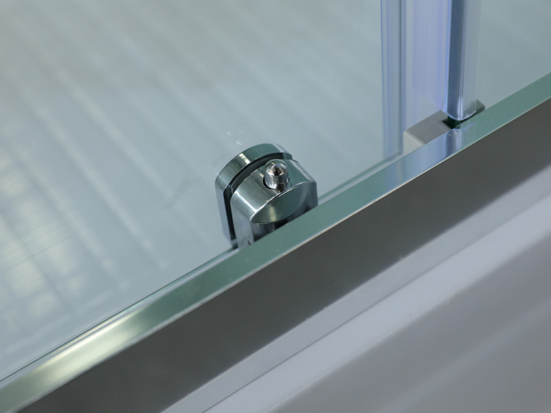 RE csúszó zuhanykabin, átlátszó edzett üveg, króm alumínium profil, dupla lyukú fogantyú, tálcával RE csúszó zuhanykabin, átlátszó edzett üveg, króm alumínium profil, dupla lyukú fogantyú, tálcával