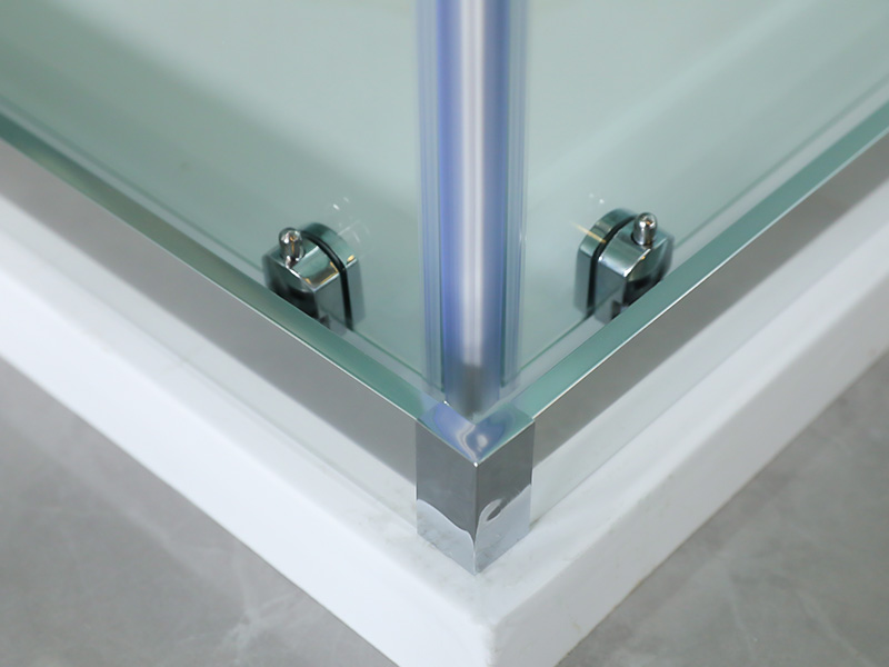 SQUARE csúszó zuhanykabin, átlátszó edzett üveg nyomtatással, fehér alumínium profil, dupla lyukú fogantyú, tálcával SQUARE csúszó zuhanykabin, átlátszó edzett üveg nyomtatással, fehér alumínium profil, dupla lyukú fogantyú, tálcával