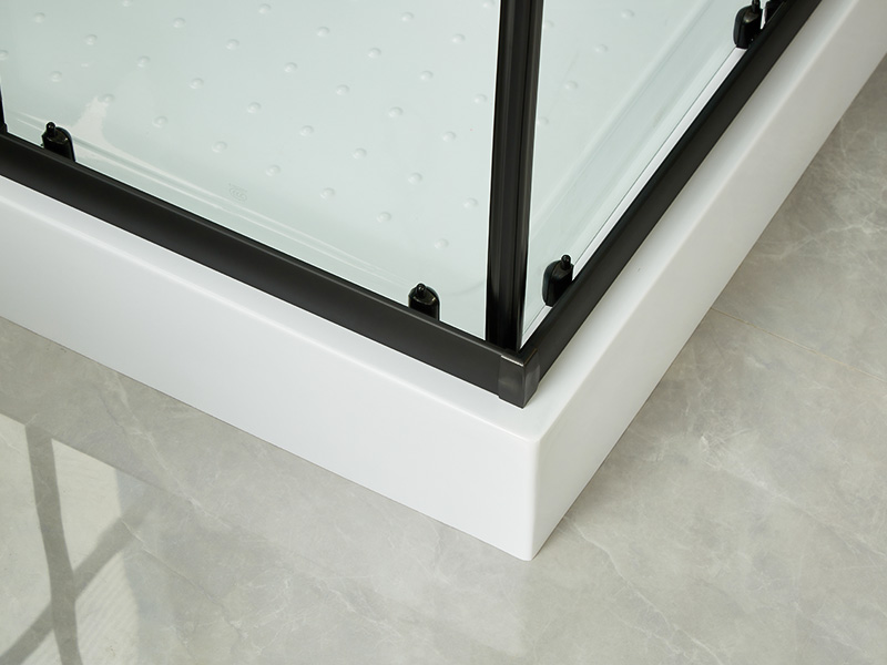 SQ csúszó zuhanykabin, átlátszó edzett üveg, fekete alumínium profil, dupla lyukú fogantyú, tálcával SQ csúszó zuhanykabin, átlátszó edzett üveg, fekete alumínium profil, dupla lyukú fogantyú, tálcával