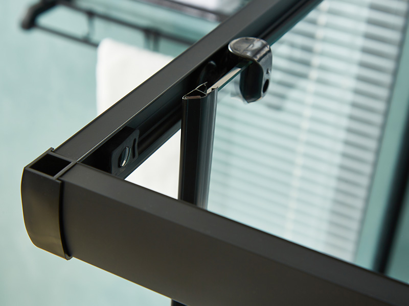 SQ csúszó zuhanykabin, átlátszó edzett üveg, fekete alumínium profil, dupla lyukú fogantyú, tálcával SQ csúszó zuhanykabin, átlátszó edzett üveg, fekete alumínium profil, dupla lyukú fogantyú, tálcával