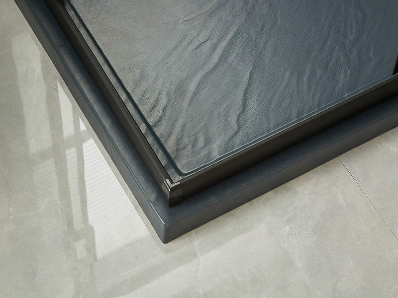 SQ csúszó zuhanykabin, átlátszó edzett üveg, fekete alumínium profil, dupla lyukú fogantyú, tálcával SQ csúszó zuhanykabin, átlátszó edzett üveg, fekete alumínium profil, dupla lyukú fogantyú, tálcával