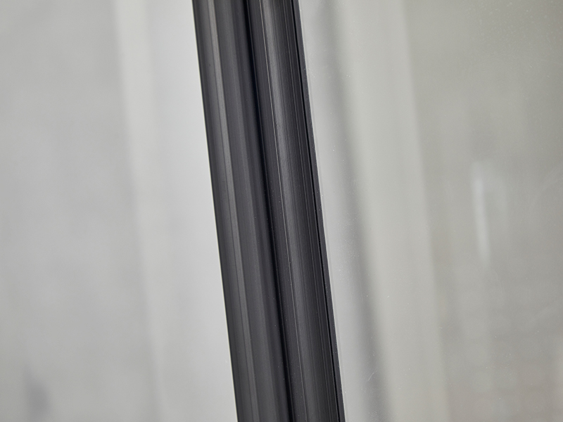 SE csúszó zuhanykabin, átlátszó edzett üveg, fekete alumínium profil, dupla lyukú fogantyú, tálca nélkül SE csúszó zuhanykabin, átlátszó edzett üveg, fekete alumínium profil, dupla lyukú fogantyú, tálca nélkül